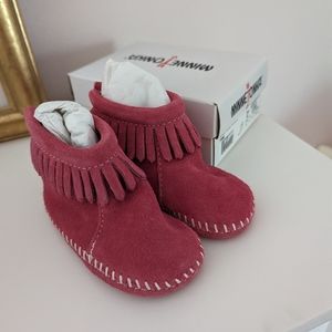 Minnetonka infant girls size 4 pink back strap bootie